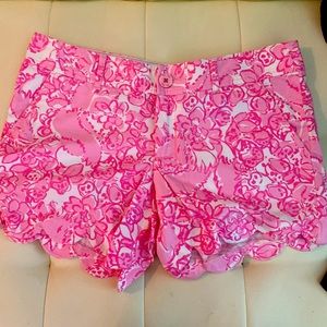 Lilly Pulitzer size 2 scalloped shorts